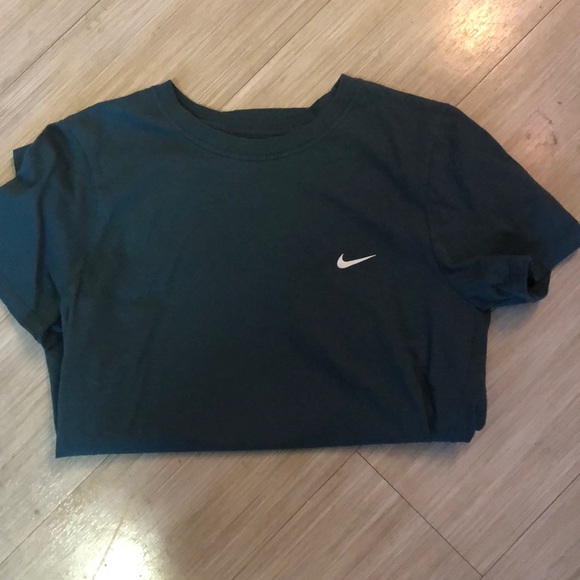 🟢Nike Tee - Picture 3 of 3